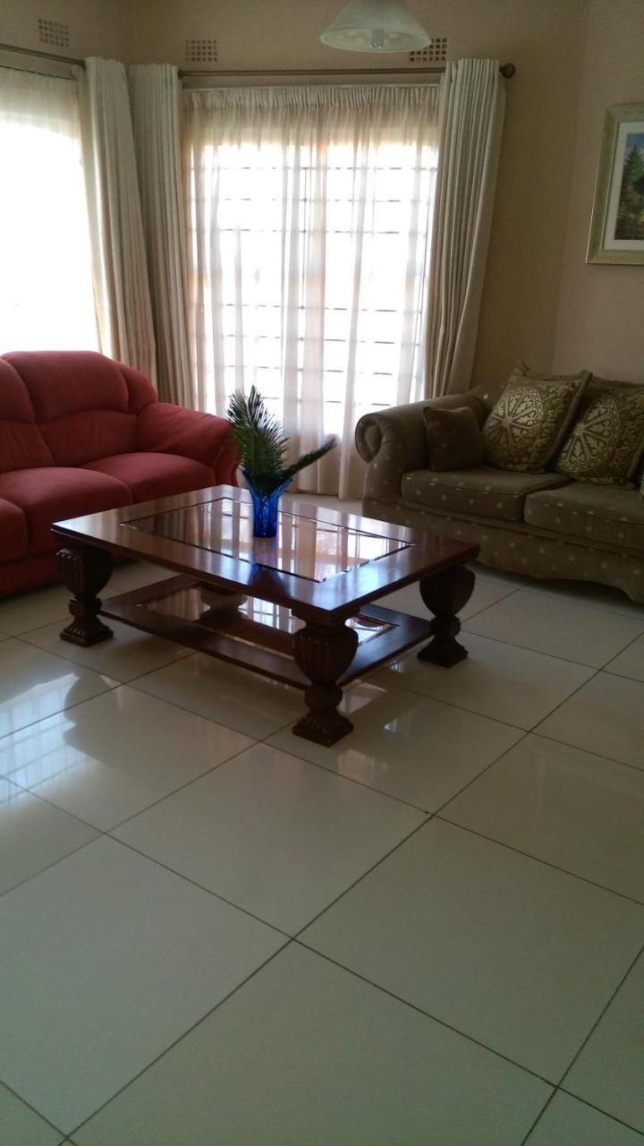 Cypress Executive Lodge Livingstone Esterno foto